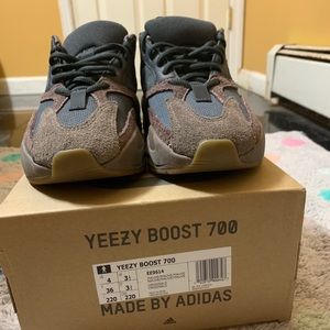 Yeezy 700 mauve